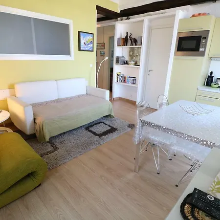 Appartement 1 Bedroom Suquet, 6 Min From The Palais, Balcony & Port View 220
