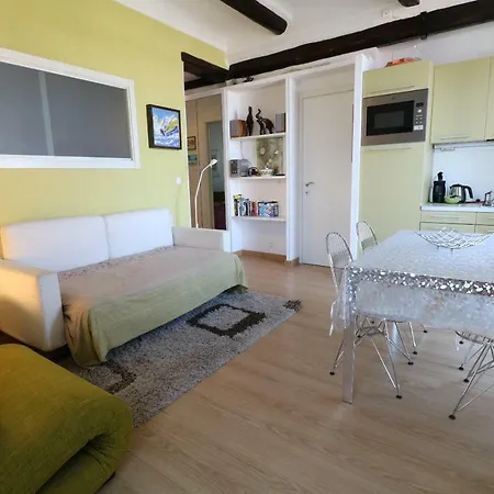 1 Bedroom Suquet, 6 Min From The Palais, Balcony & Port View 220 Cannes
